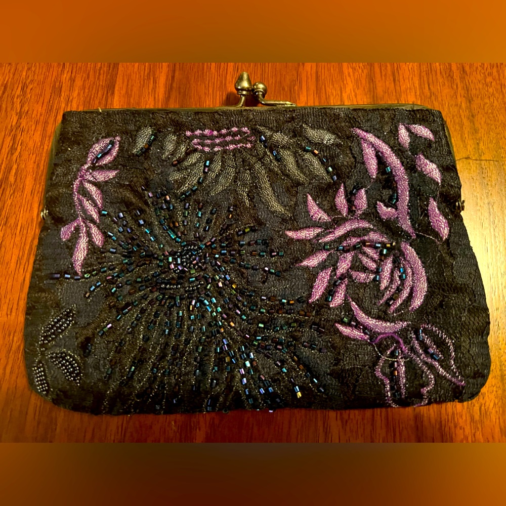 Embroidered wristlet purse- vintage 90/s excellent condition